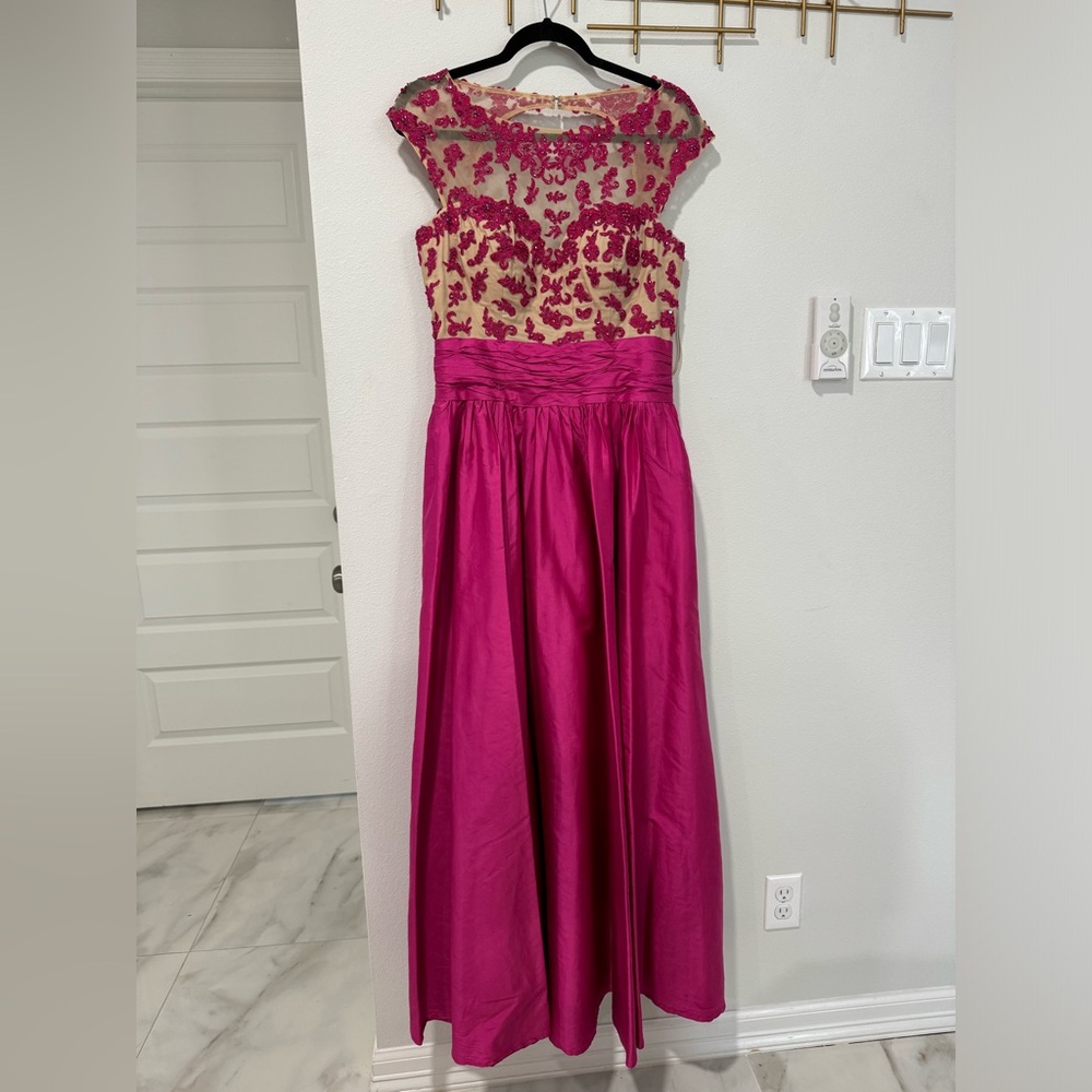 Jovani women’s size 10 , pink and gold prom / event dress